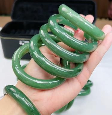 88915和田玉碧玉手镯 商品图0