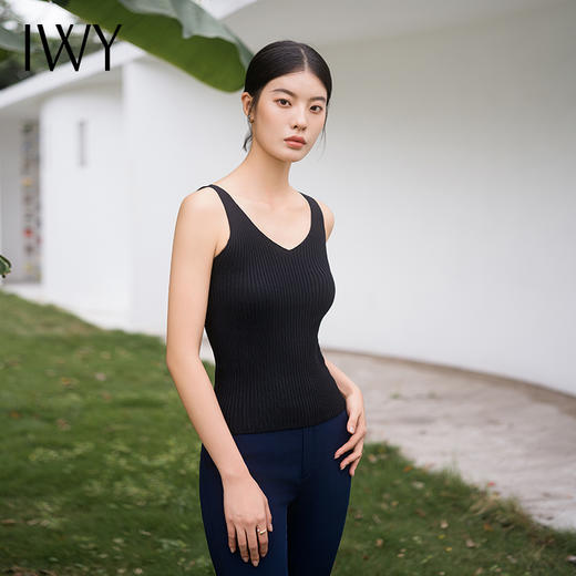 IWY/新款时尚黑色背心V领吊带气质高级内搭配西装简约显瘦有弹性T002 商品图1