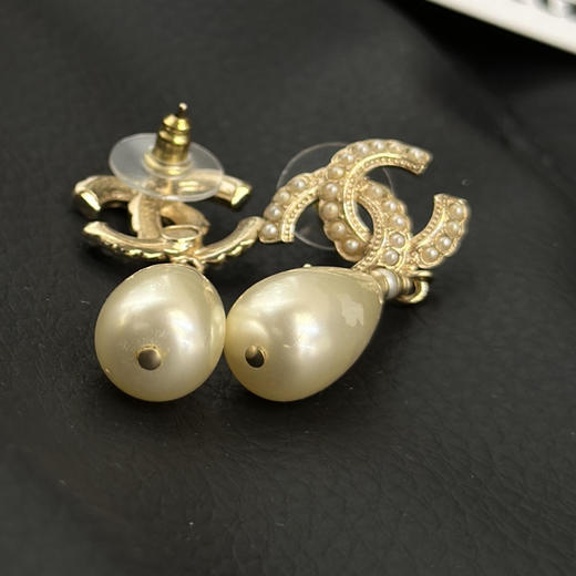 Chanel 双c 金色 水滴珍珠 耳钉 商品图3