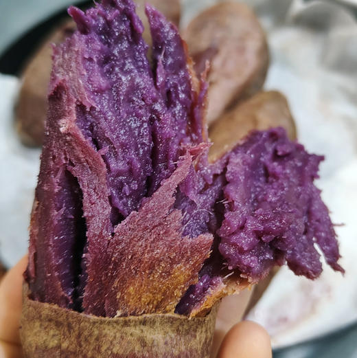 【紫薯】云南产区的大紫薯，和以往的紫薯感觉有很大区别，这个细腻甜蜜，很好吃！ 商品图4