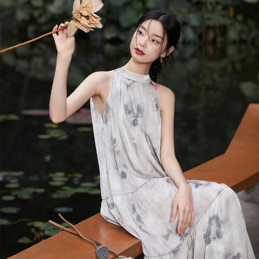 水墨晕染清冷气质连衣裙女新款挂脖A字垂感长裙V0640386 商品图2