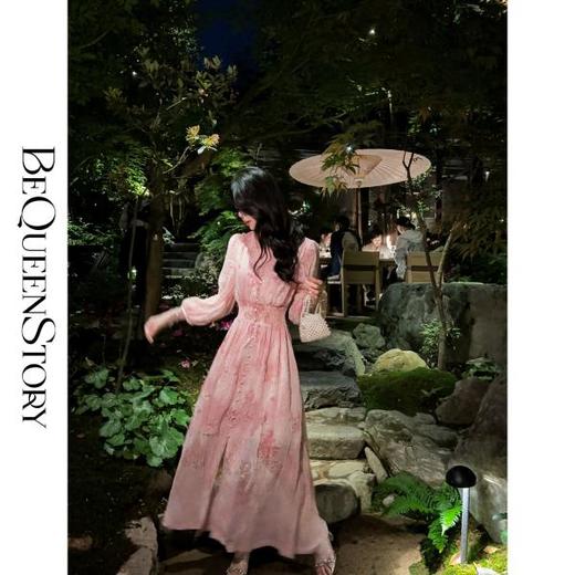 BeQueenStory【花神喜事】宽腰封金丝线立体刺绣V领长款连衣裙 商品图3