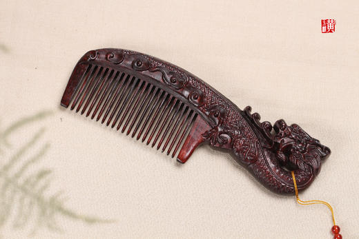 【祥龙绕福】紫檀木梳配流苏 商品图2