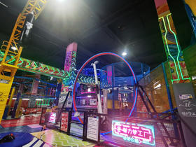 【弹力梦工厂运动公园】双节嘉年华，有效期至12月底，不用可退，快屯起来！全场通玩+VR59.9元。网红秋千、蜘蛛塔、蹦床、淘气堡、高空拓展、360°环形自行车、卡丁车、魔方攀岩等数十种娱乐项目畅玩