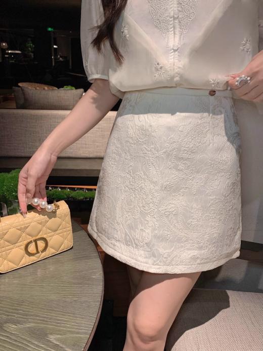 张心子【白玉雕琢】提花半身裙女短裙夏新款设计感小众高腰A字裙 U2404064 商品图1