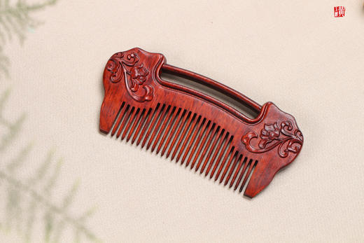 【花开富贵】紫檀木梳配流苏 商品图0