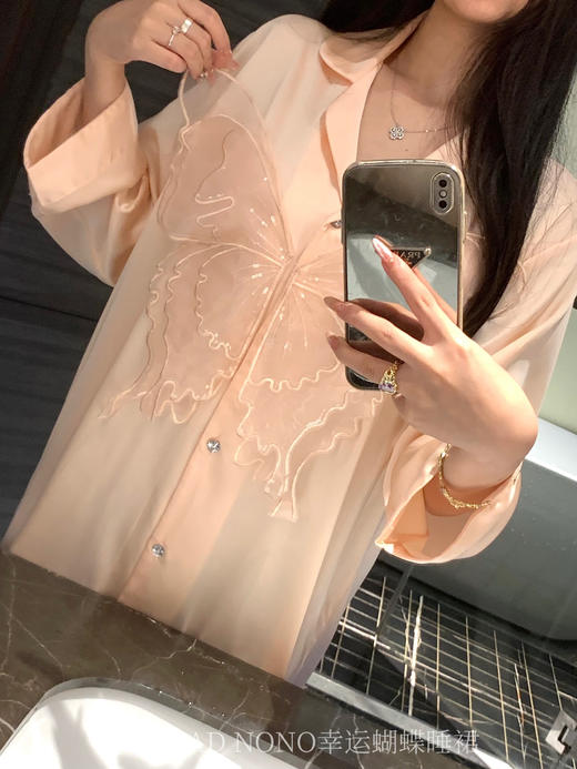 【MAD NONO幸运蝴蝶睡裙】🦋一整件立体定制蝴蝶，自带细闪亮片工艺✨，高级缎面丝 🦋版型根据男朋友衬衫改版，立体定制蝴蝶图案，上身秒变纸片人 商品图2