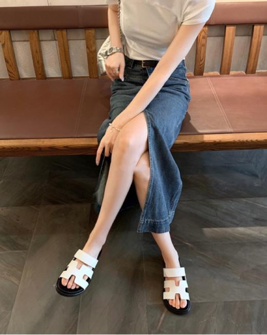 🌿【时尚厚底外穿H二舅拖A17🤤】💜1、鞋垫踩起来软软哒好舒服🔹 ✅ 2、魔术贴可以调整，包容任何脚型 👏 商品图1