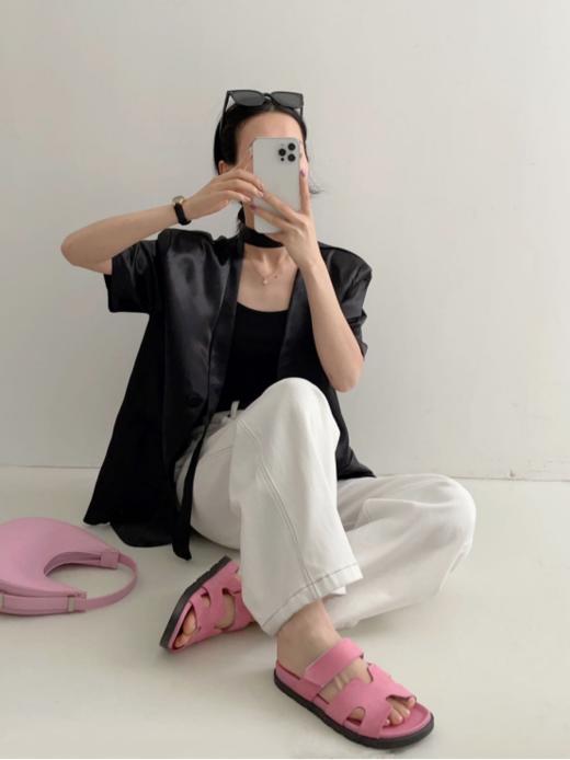 🌿【时尚厚底外穿H二舅拖A17🤤】💜1、鞋垫踩起来软软哒好舒服🔹 ✅ 2、魔术贴可以调整，包容任何脚型 👏 商品图3