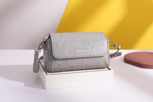 folli follie水波纹褶皱枕头包 商品图1