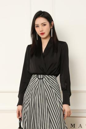 ELLA JADE 精致优雅V领光泽感轻薄上衣 15924