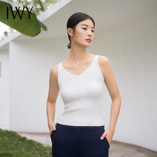 IWY/时尚白色背心气质吊带内搭背心吊带配西装修身有弹性V领高级感T002 商品图1