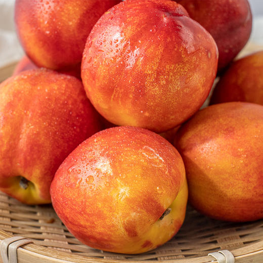 【云南珍珠黄心油桃】个头娇小 软硬两吃 果肉细腻 酸甜爽口 一口尽享汁水充沛的感觉 3种规格任选 商品图4