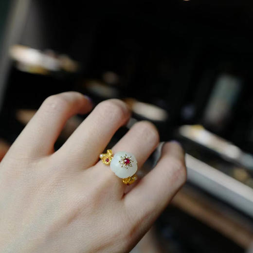 龢盒原创 醉眠芍药烟 18k金镶白玉戒指 商品图5