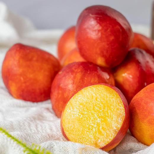 【云南珍珠黄心油桃】个头娇小 软硬两吃 果肉细腻 酸甜爽口 一口尽享汁水充沛的感觉 3种规格任选 商品图3