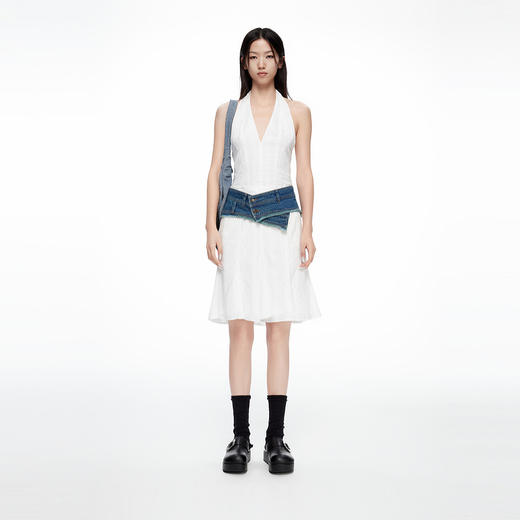 [断码]lost in echo2024春夏新品棉布刺绣挂脖白色上衣吊带牛仔短裙套装 商品图0