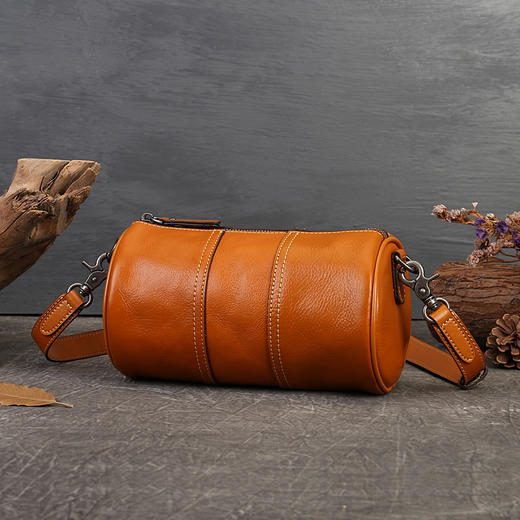 【头层牛皮❗️高级感圆筒女包】细节感满满，轻奢单肩斜挎包，复古真皮大容量复古国风枕头包女，送女友母亲节情人节礼物L新年礼盒年货礼盒 商品图0