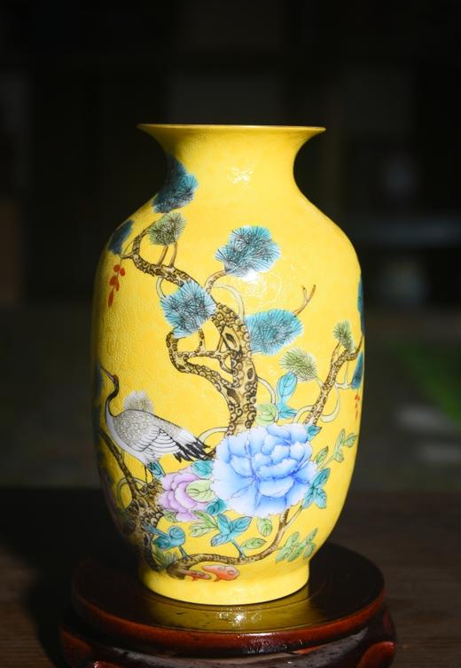 黄地扒花松鹤延年赏瓶 商品图0