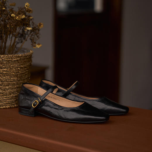 FAYTOBE 褶皱做旧玛丽珍24早春新品清冷新中式风尖方头一字扣单鞋 商品图4