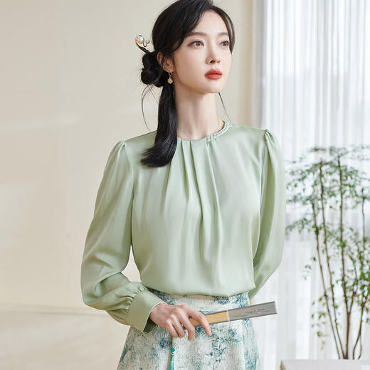 米思阳2026春季新款简约设计感醋纤衬衫褶皱透气上衣女1859 商品图1