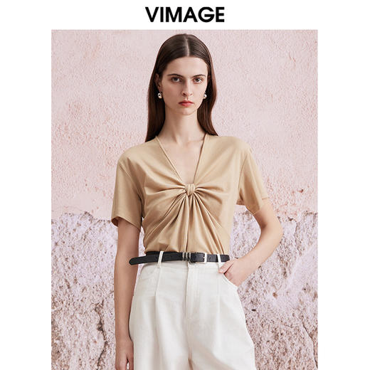 VIMAGE纬漫纪夏季新款V领扭结设计气质高级感上衣V2113722 商品图2