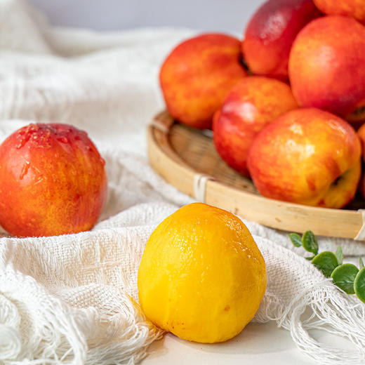 【云南珍珠黄心油桃】个头娇小 软硬两吃 果肉细腻 酸甜爽口 一口尽享汁水充沛的感觉 3种规格任选 商品图11