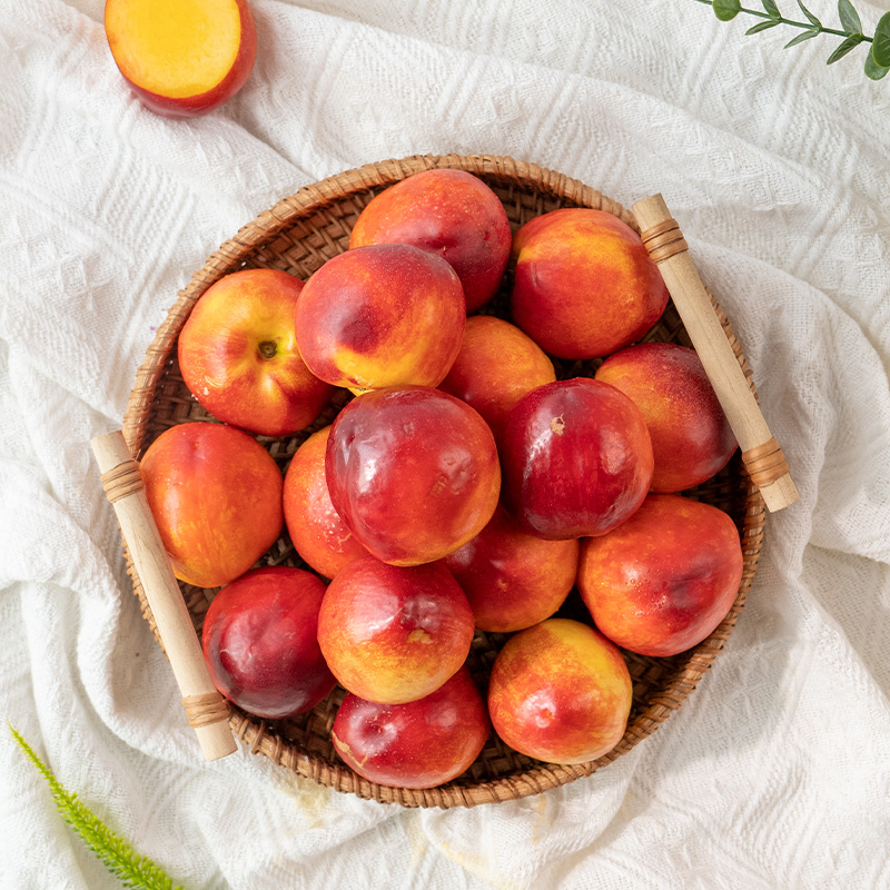 【云南珍珠黄心油桃】个头娇小 软硬两吃 果肉细腻 酸甜爽口 一口尽享汁水充沛的感觉 3种规格任选