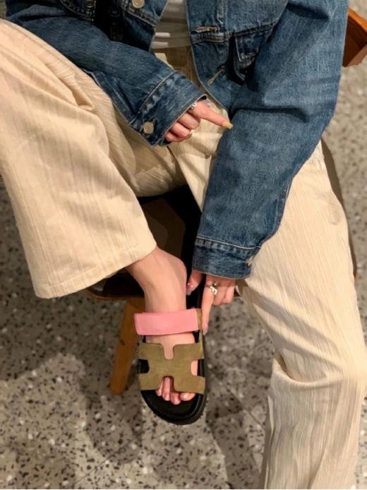 🌿【时尚厚底外穿H二舅拖A17🤤】💜1、鞋垫踩起来软软哒好舒服🔹 ✅ 2、魔术贴可以调整，包容任何脚型 👏 商品图2