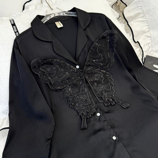 【MAD NONO幸运蝴蝶睡裙】🦋一整件立体定制蝴蝶，自带细闪亮片工艺✨，高级缎面丝 🦋版型根据男朋友衬衫改版，立体定制蝴蝶图案，上身秒变纸片人 商品图6