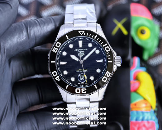 泰格豪雅 TAG Heuer  竞潜系列 进口机芯自动机械机芯 镌刻装饰图案 旋入式表冠 不惜成本的使用带双重安全按钮的黑色PVD精钢折叠表扣 表盘直径41mm 别具一格 引爆风潮 商品图2