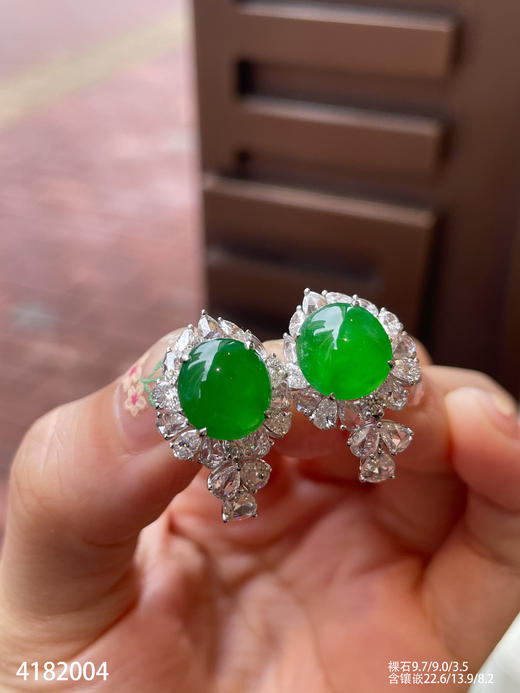 老坑玻璃种艳绿蛋面耳钉【4182004】具体价格微信咨询 商品图3