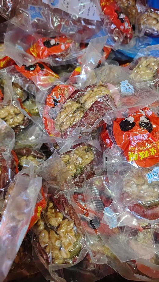 平价优选：新疆五彩果干版枣夹核桃，全新三重口感，脆酸醇味觉盛宴500g/袋*1 商品图2
