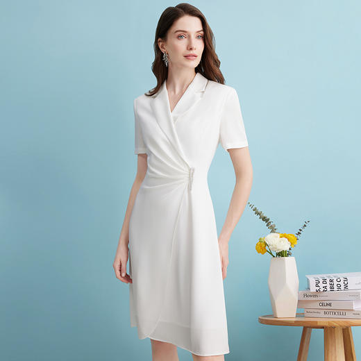 EITIE爱特爱夏季新款气质通勤钉钻收腰压褶纯色连衣裙B2407366 商品图2