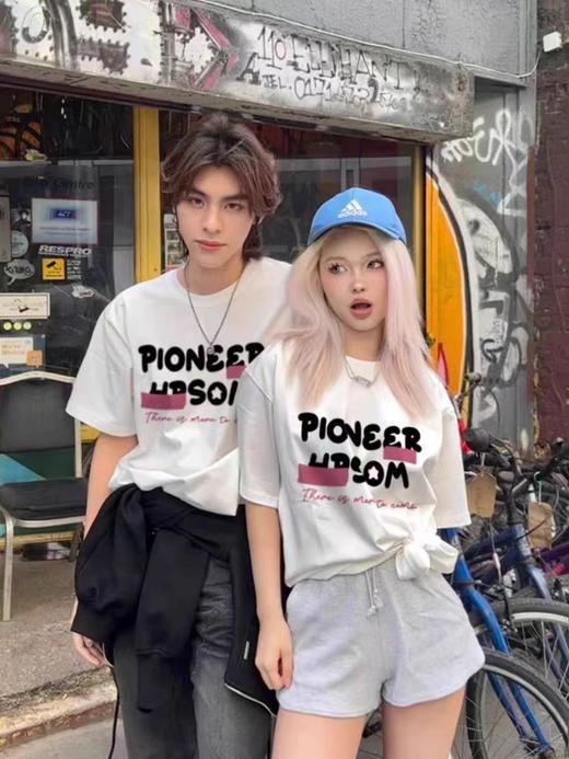 【限时价】喜出100%棉- 粉横划线字母  印花情侣T恤 商品图0