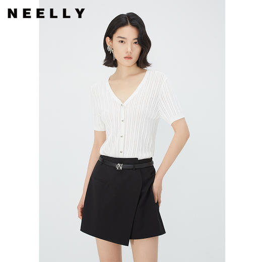 NEELLY纳俪商场同款短袖针织V领上衣女夏季百搭通勤单排扣白色T恤N24051A01134 商品图1