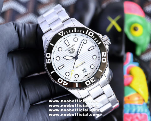 泰格豪雅 TAG Heuer  竞潜系列 进口机芯自动机械机芯 镌刻装饰图案 旋入式表冠 不惜成本的使用带双重安全按钮的黑色PVD精钢折叠表扣 表盘直径41mm 别具一格 引爆风潮 商品图4