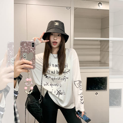 <曾小咸推荐> 【涂鸦少女】涂鸦长袖上衣 商品图0