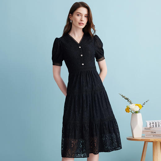 EITIE爱特爱夏季新款精致蕾丝V领法式优雅收腰显瘦连衣裙B2407304 商品图3