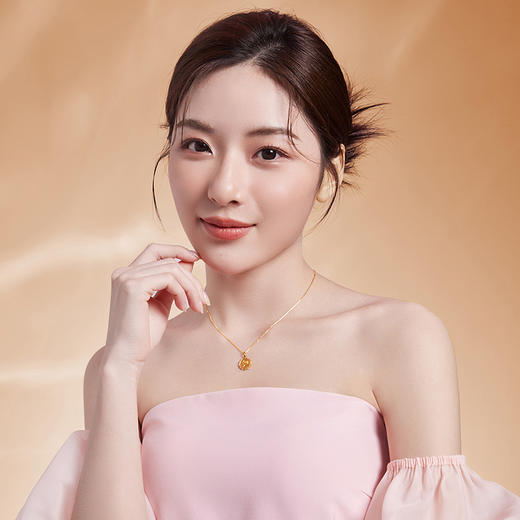 周六福黄金吊坠女天然钻石真钻玫瑰花牌圆形镶嵌5G足金颈饰旗舰店 商品图3