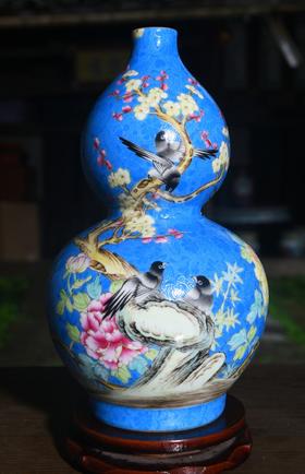 蓝地扒花花鸟葫芦瓶