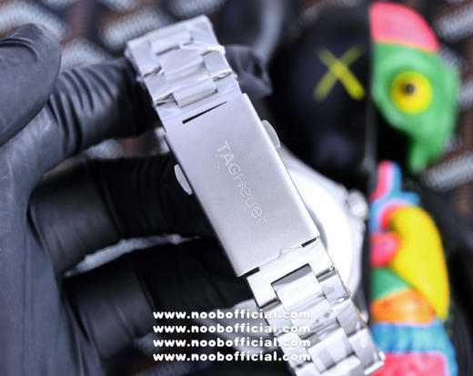 泰格豪雅 TAG Heuer  竞潜系列 进口机芯自动机械机芯 镌刻装饰图案 旋入式表冠 不惜成本的使用带双重安全按钮的黑色PVD精钢折叠表扣 表盘直径41mm 别具一格 引爆风潮 商品图3