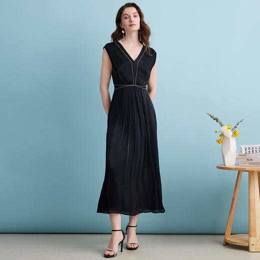 EITIE爱特爱夏季新款气质优雅高腰V领显瘦礼服长裙连衣裙7477103 商品图3