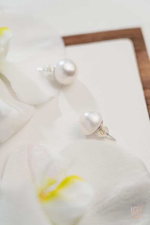 赛澳白-天然珍珠耳钉（12-13mm左右） 商品图1