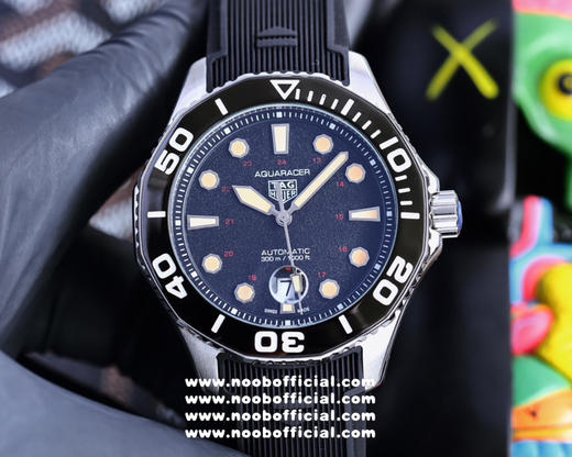 泰格豪雅 TAG Heuer  竞潜系列 进口机芯自动机械机芯 镌刻装饰图案 旋入式表冠 不惜成本的使用带双重安全按钮的黑色PVD精钢折叠表扣 表盘直径41mm 别具一格 引爆风潮 商品图12