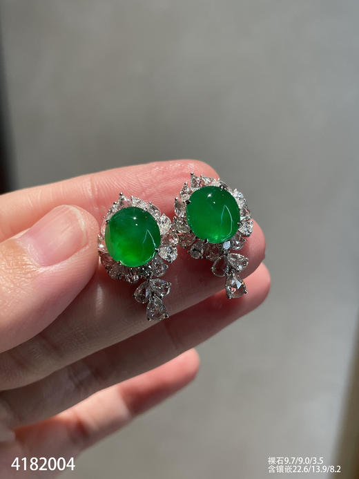 老坑玻璃种艳绿蛋面耳钉【4182004】具体价格微信咨询 商品图2