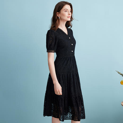EITIE爱特爱夏季新款精致蕾丝V领法式优雅收腰显瘦连衣裙B2407304 商品图2