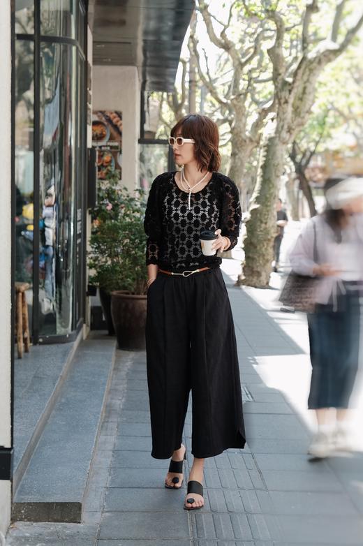 TYNVIE 弯脚口八分裤 - 黑色暗纹 商品图1