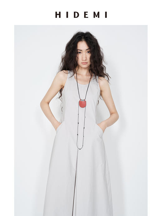 HIDEMI 极简设计感圆领压褶水洗棉口袋茧型廓形连衣裙 海鸥灰/黑色 商品图9