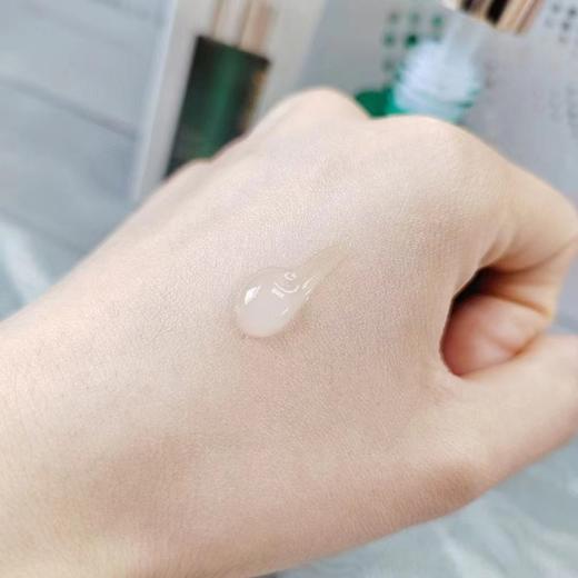 一叶子多胜肽御龄扶纹紧致精华液30ml(效期2027年)外包装盒磨损，介意勿拍 商品图1