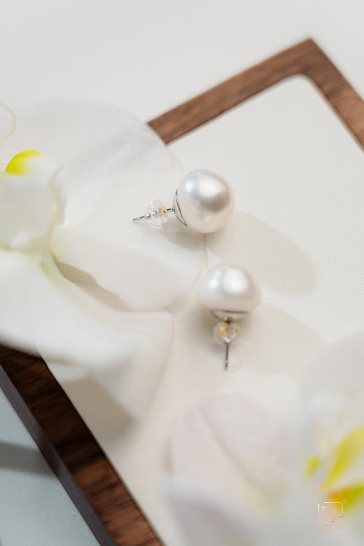 赛澳白-天然珍珠耳钉（12-13mm左右） 商品图3